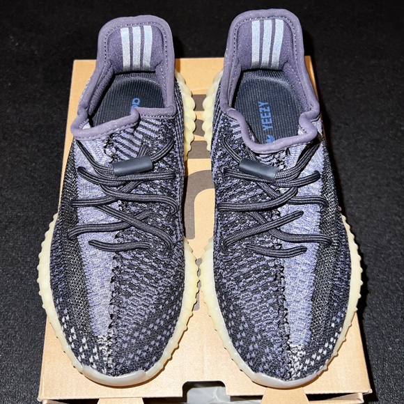 YEEZY BOOST 350 V2 'CARBON' - Picture 1 of 7